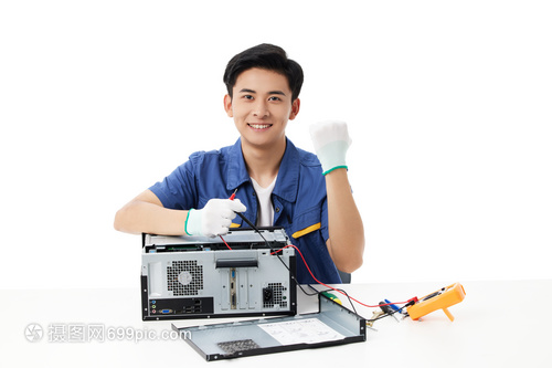 指尖間的守護(hù)者——記一位年輕的計(jì)算機(jī)維修工